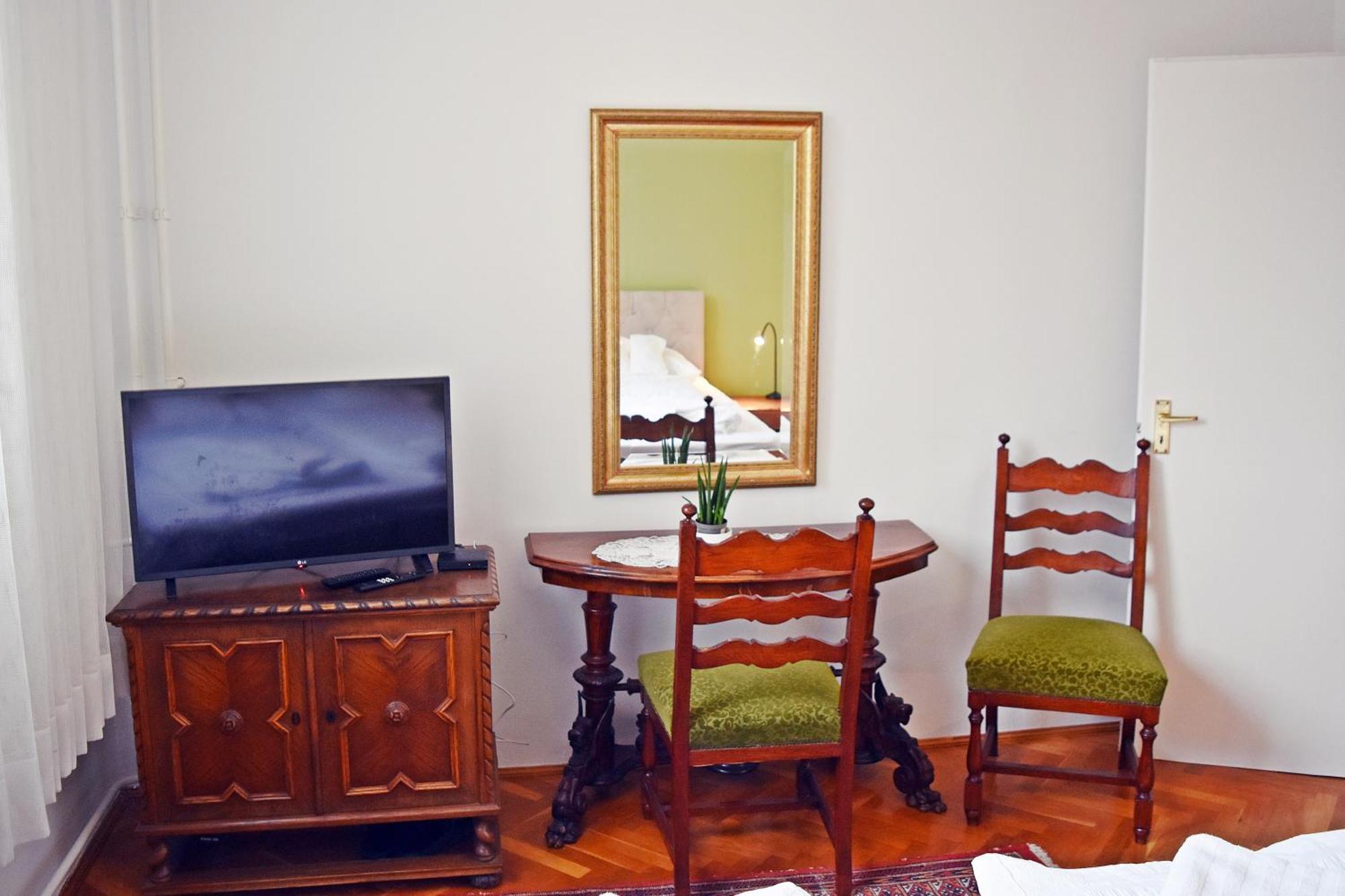 Belvarosi Classic Apartman 85 Square Meters Szombathely Ngoại thất bức ảnh