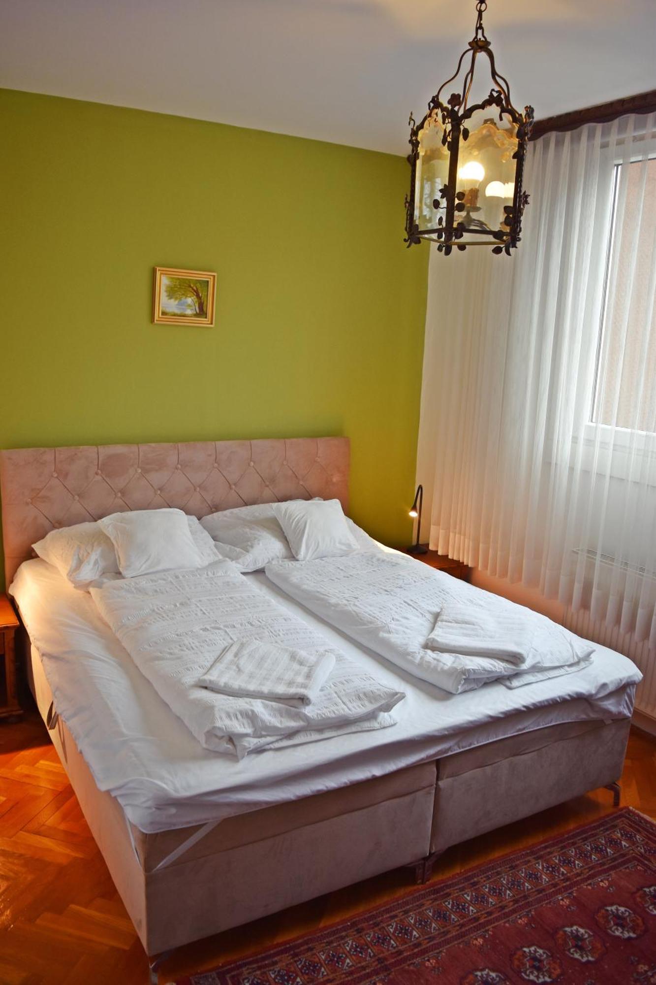 Belvarosi Classic Apartman 85 Square Meters Szombathely Ngoại thất bức ảnh