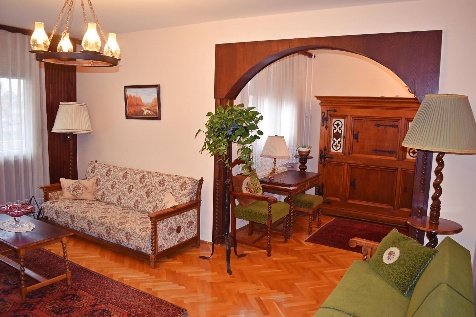 Belvarosi Classic Apartman 85 Square Meters Szombathely Ngoại thất bức ảnh